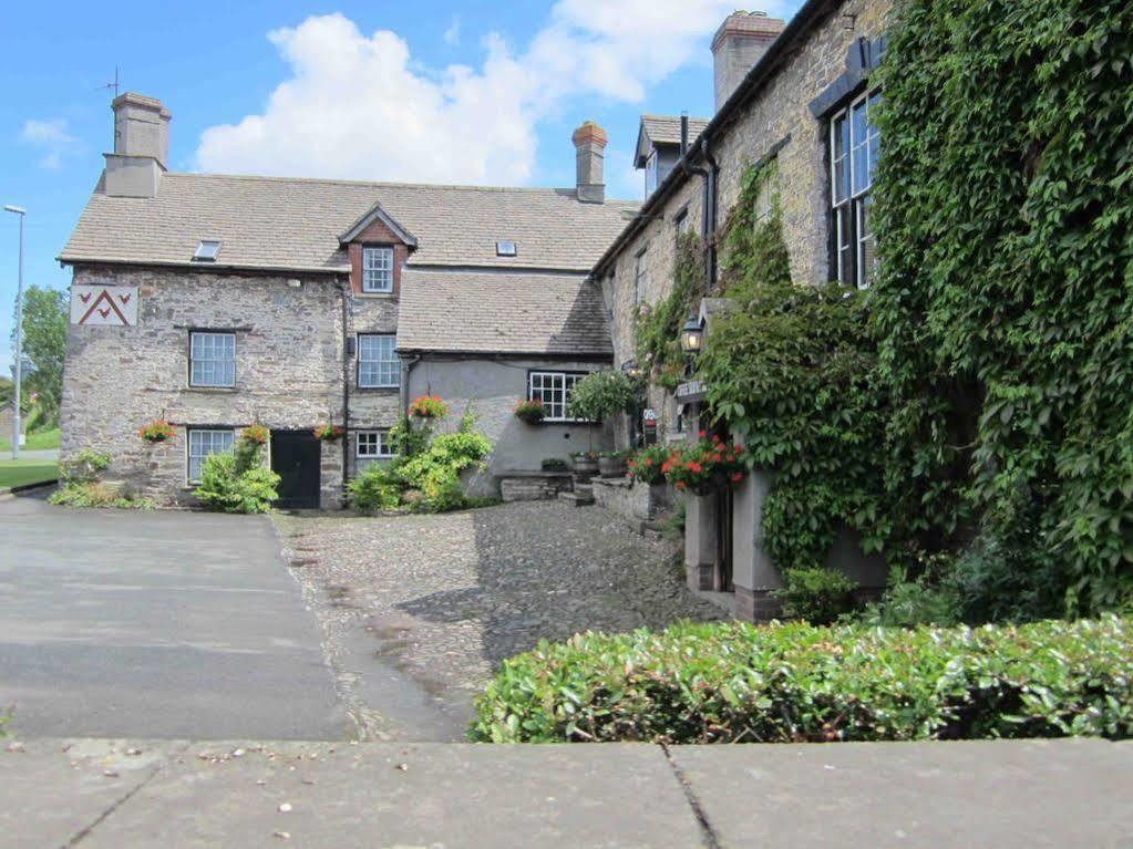 The Three Cocks Coaching Inn Glasbury Exterior foto