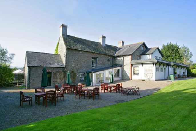 The Three Cocks Coaching Inn Glasbury Exterior foto